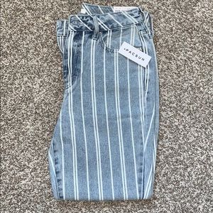 blue mom jeans with white stripes